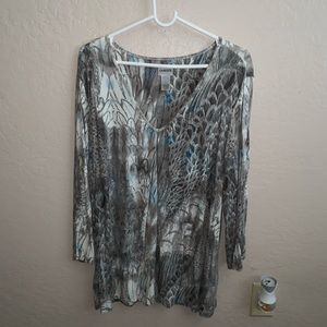 Half sleeve multi colored top w/ feathered pattern